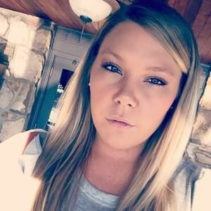 Meet your Posher, Caitlin